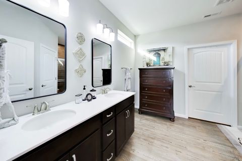 Tiny photo for 2911 Briargate Drive, Lindenhurst, IL 60046 (MLS # 12608986)