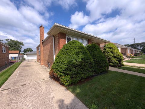 Tiny photo for 12850 S Commercial Avenue, Chicago, IL 60633 (MLS # 12691068)