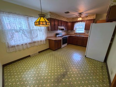Tiny photo for 12850 S Commercial Avenue, Chicago, IL 60633 (MLS # 12691068)