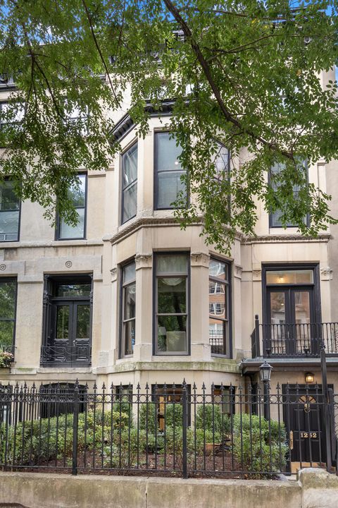 Photo of 1252 N State Parkway, Chicago, IL 60610 (MLS # 12481919)
