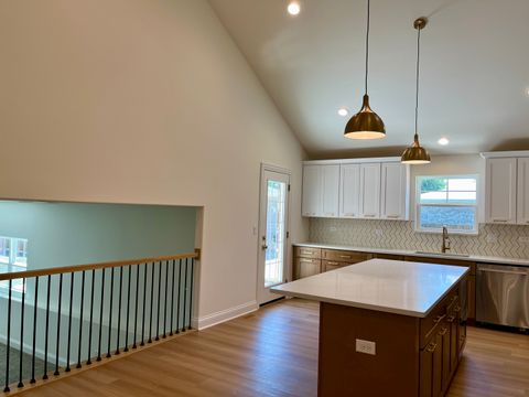 Tiny photo for 14109 Kenneth Court, Crestwood, IL 60418 (MLS # 12661398)