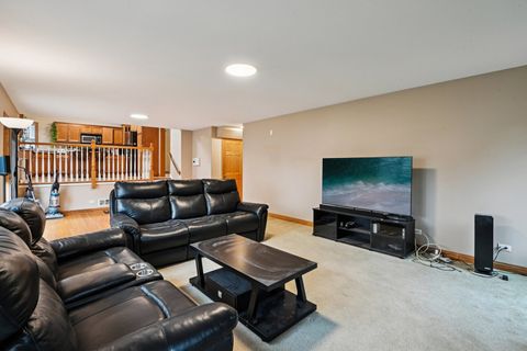 Tiny photo for 160 Lincoln Street, Roselle, IL 60172 (MLS # 12573951)