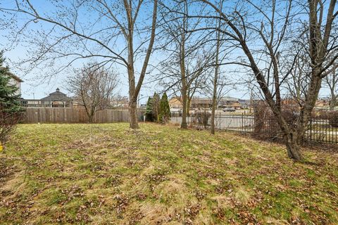 Tiny photo for 160 Lincoln Street, Roselle, IL 60172 (MLS # 12573951)