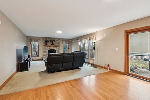 Tiny photo for 160 Lincoln Street, Roselle, IL 60172 (MLS # 12573951)