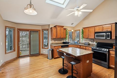 Tiny photo for 160 Lincoln Street, Roselle, IL 60172 (MLS # 12573951)