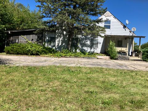 Photo of 24W459 Lawrence Avenue, Roselle, IL 60172 (MLS # 12472440) Photo of 24W459 Lawrence Avenue, Roselle, IL 60172 (MLS # 12472440)