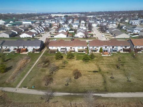 Tiny photo for 39 Oak Park Road, Bloomington, IL 61701 (MLS # 12584101)