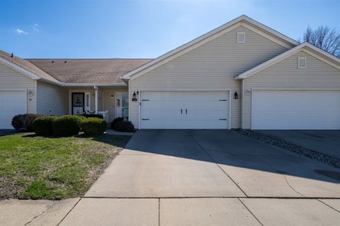 Photo of 39 Oak Park Road, Bloomington, IL 61701 (MLS # 12584101)