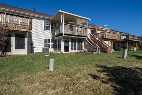 Tiny photo for 39 Oak Park Road, Bloomington, IL 61701 (MLS # 12584101)