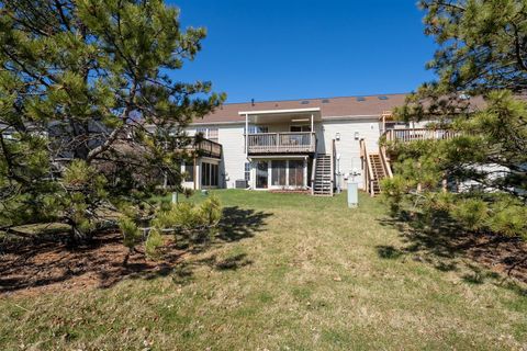 Tiny photo for 39 Oak Park Road, Bloomington, IL 61701 (MLS # 12584101)