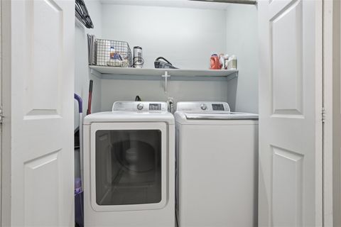 Tiny photo for 39 Oak Park Road, Bloomington, IL 61701 (MLS # 12584101)