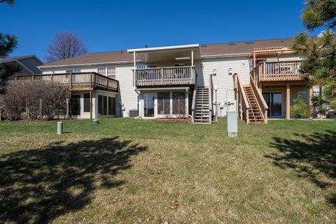 Tiny photo for 39 Oak Park Road, Bloomington, IL 61701 (MLS # 12584101)