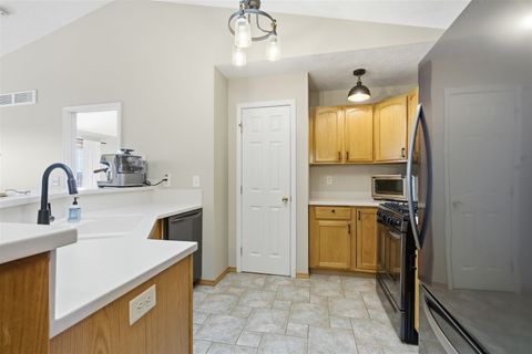 Tiny photo for 39 Oak Park Road, Bloomington, IL 61701 (MLS # 12584101)