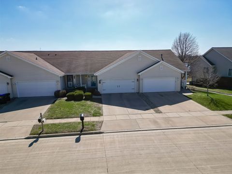 Tiny photo for 39 Oak Park Road, Bloomington, IL 61701 (MLS # 12584101)