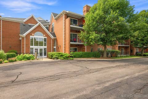 Photo of 147 Hunt Club Drive #147, St. Charles, IL 60174 (MLS # 12592232)
