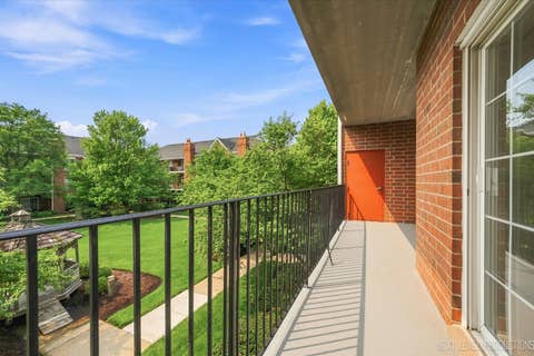 Tiny photo for 147 Hunt Club Drive #147, St. Charles, IL 60174 (MLS # 12592232)