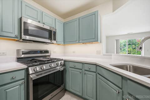 Tiny photo for 147 Hunt Club Drive #147, St. Charles, IL 60174 (MLS # 12592232)