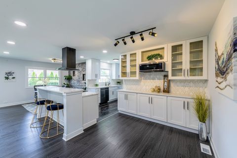 Tiny photo for 72 Braemar Drive, Elk Grove Village, IL 60007 (MLS # 12489959)