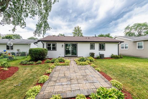 Tiny photo for 72 Braemar Drive, Elk Grove Village, IL 60007 (MLS # 12489959)