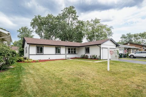 Photo of 72 Braemar Drive, Elk Grove Village, IL 60007 (MLS # 12489959)