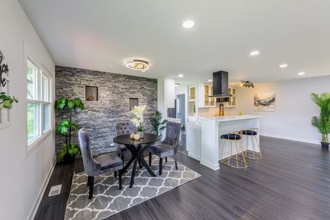 Tiny photo for 72 Braemar Drive, Elk Grove Village, IL 60007 (MLS # 12489959)