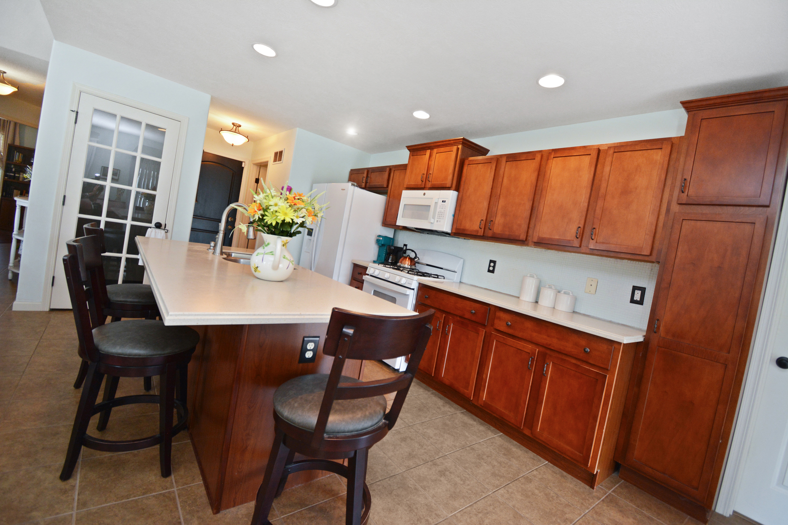 Bloomington, Illinois 61704, United States, 3 Bedrooms Bedrooms, ,3 BathroomsBathrooms,Residential,Contingent,186219