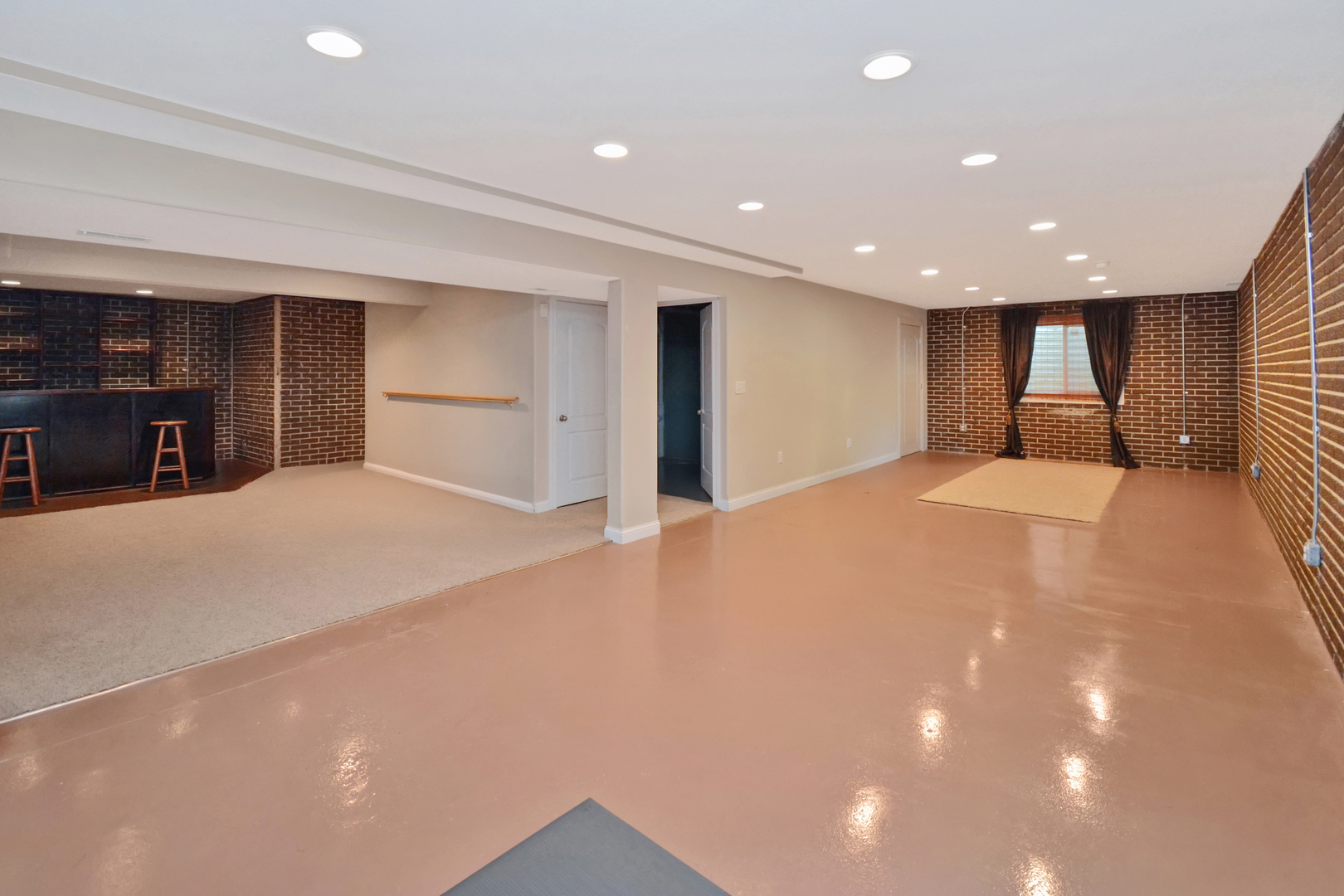 Bloomington, Illinois 61704, United States, 3 Bedrooms Bedrooms, ,3 BathroomsBathrooms,Residential,Contingent,186219