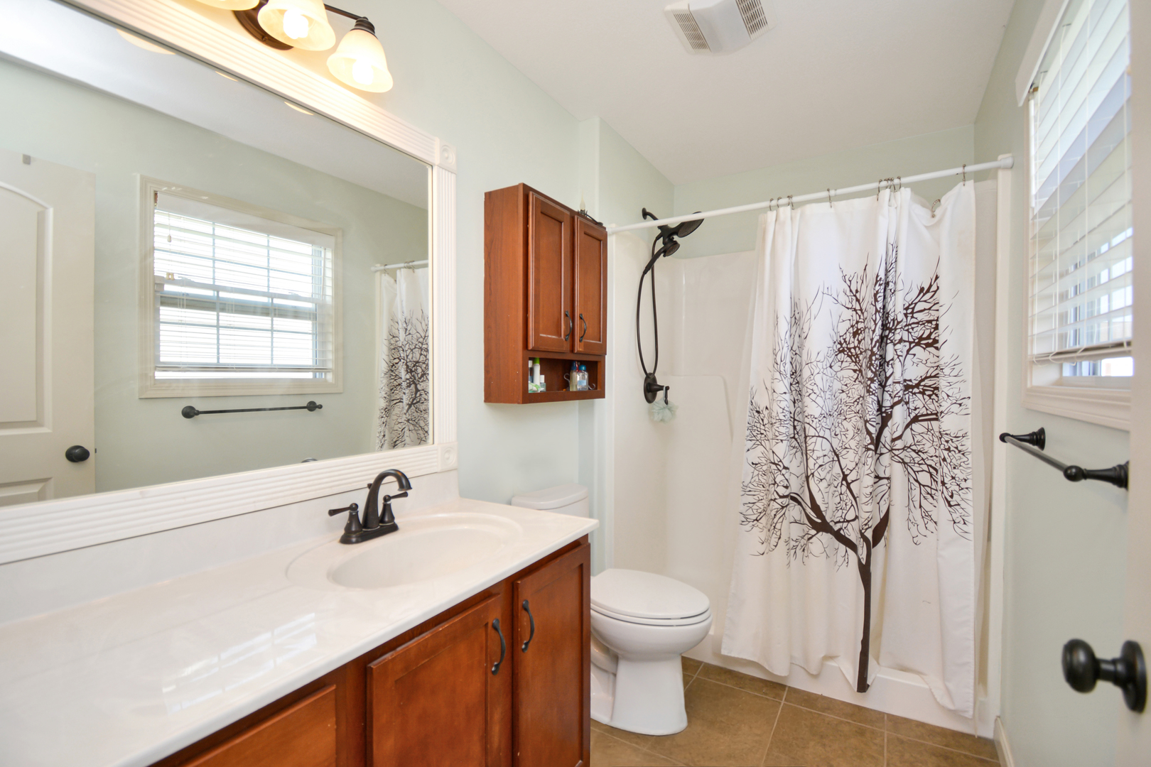 Bloomington, Illinois 61704, United States, 3 Bedrooms Bedrooms, ,3 BathroomsBathrooms,Residential,Contingent,186219