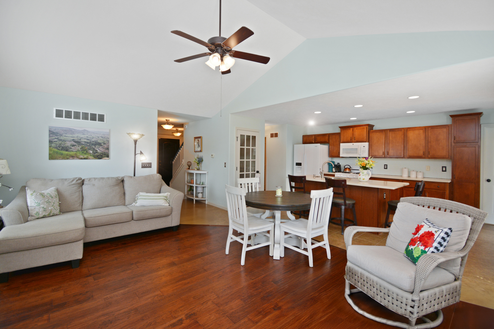 Bloomington, Illinois 61704, United States, 3 Bedrooms Bedrooms, ,3 BathroomsBathrooms,Residential,Contingent,186219