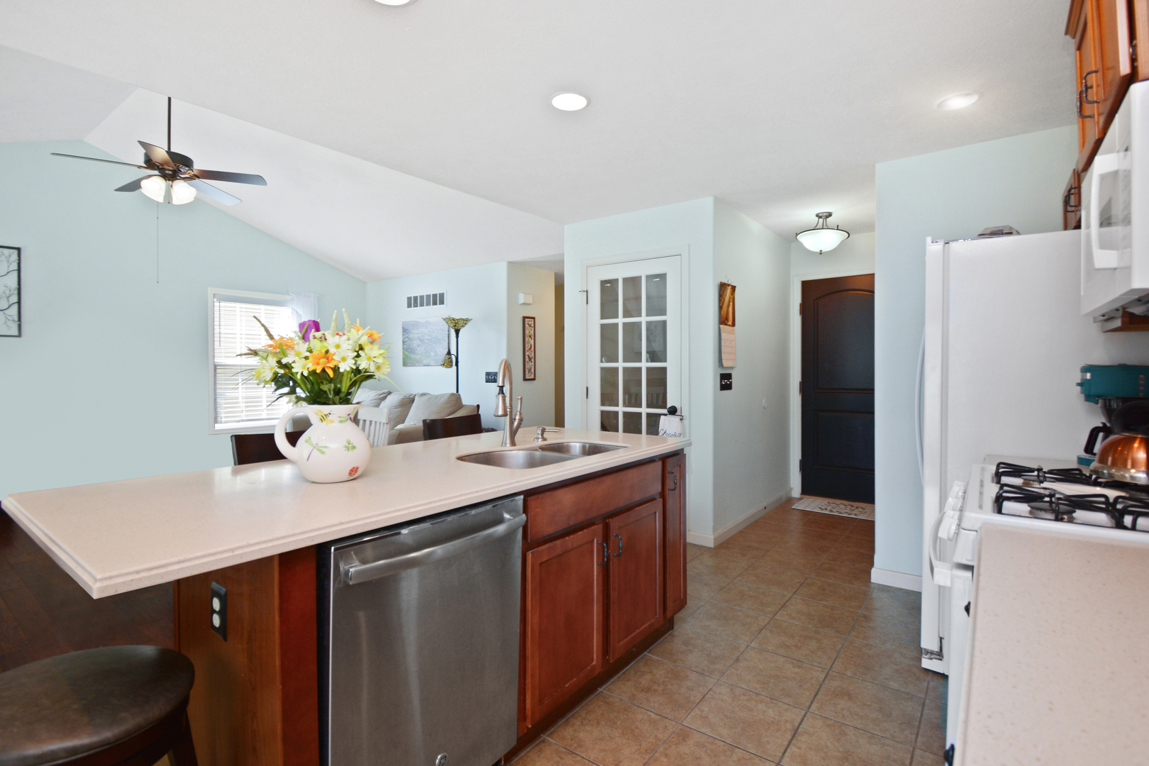 Bloomington, Illinois 61704, United States, 3 Bedrooms Bedrooms, ,3 BathroomsBathrooms,Residential,Contingent,186219