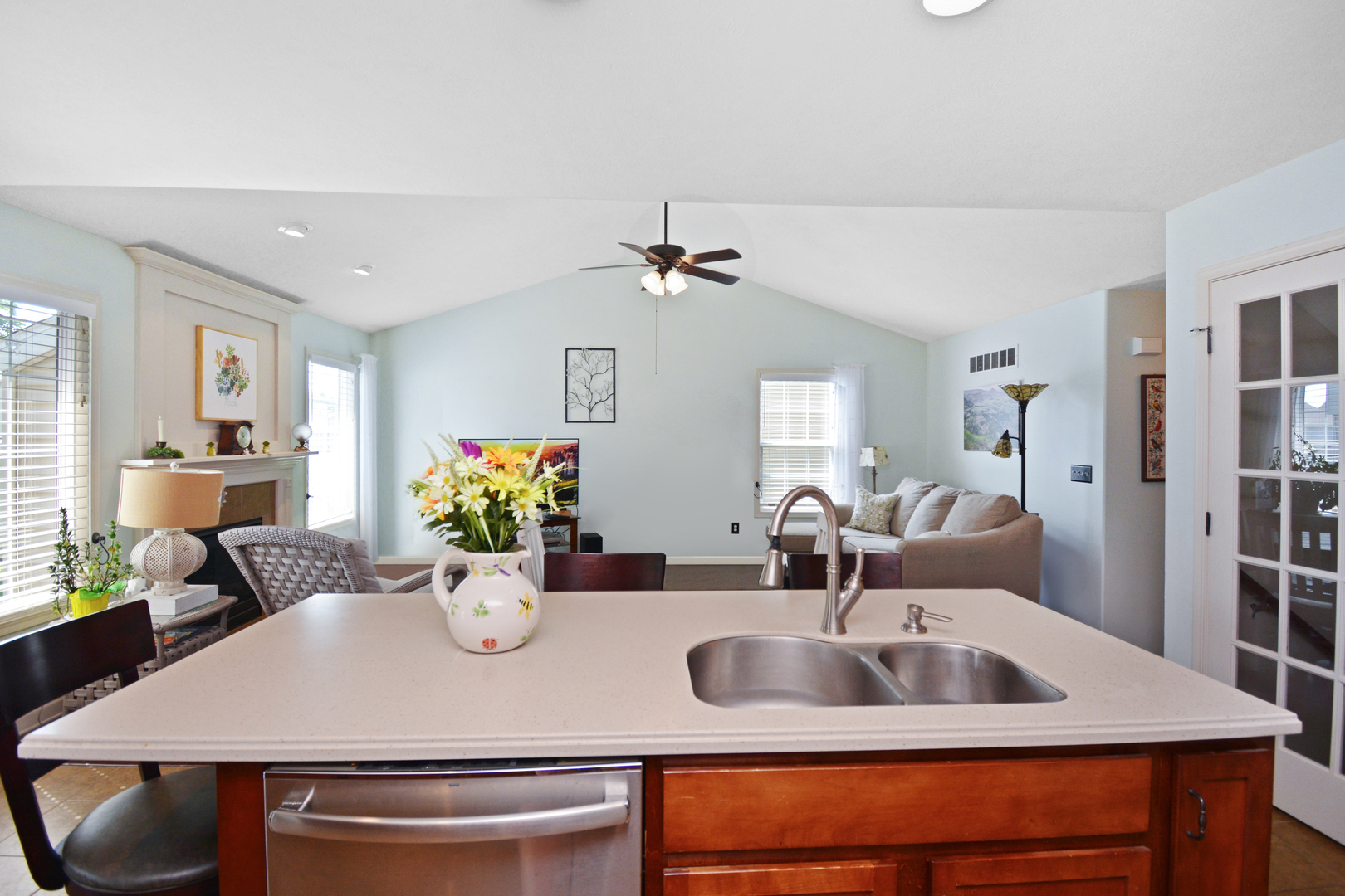 Bloomington, Illinois 61704, United States, 3 Bedrooms Bedrooms, ,3 BathroomsBathrooms,Residential,Contingent,186219