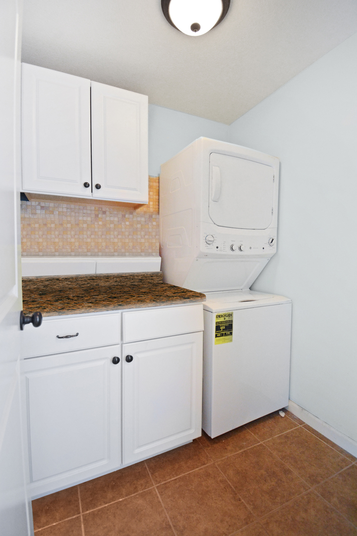 Bloomington, Illinois 61704, United States, 3 Bedrooms Bedrooms, ,3 BathroomsBathrooms,Residential,Contingent,186219