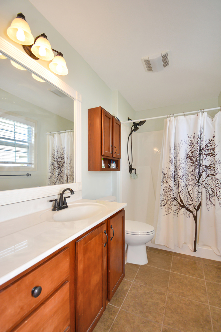 Bloomington, Illinois 61704, United States, 3 Bedrooms Bedrooms, ,3 BathroomsBathrooms,Residential,Contingent,186219