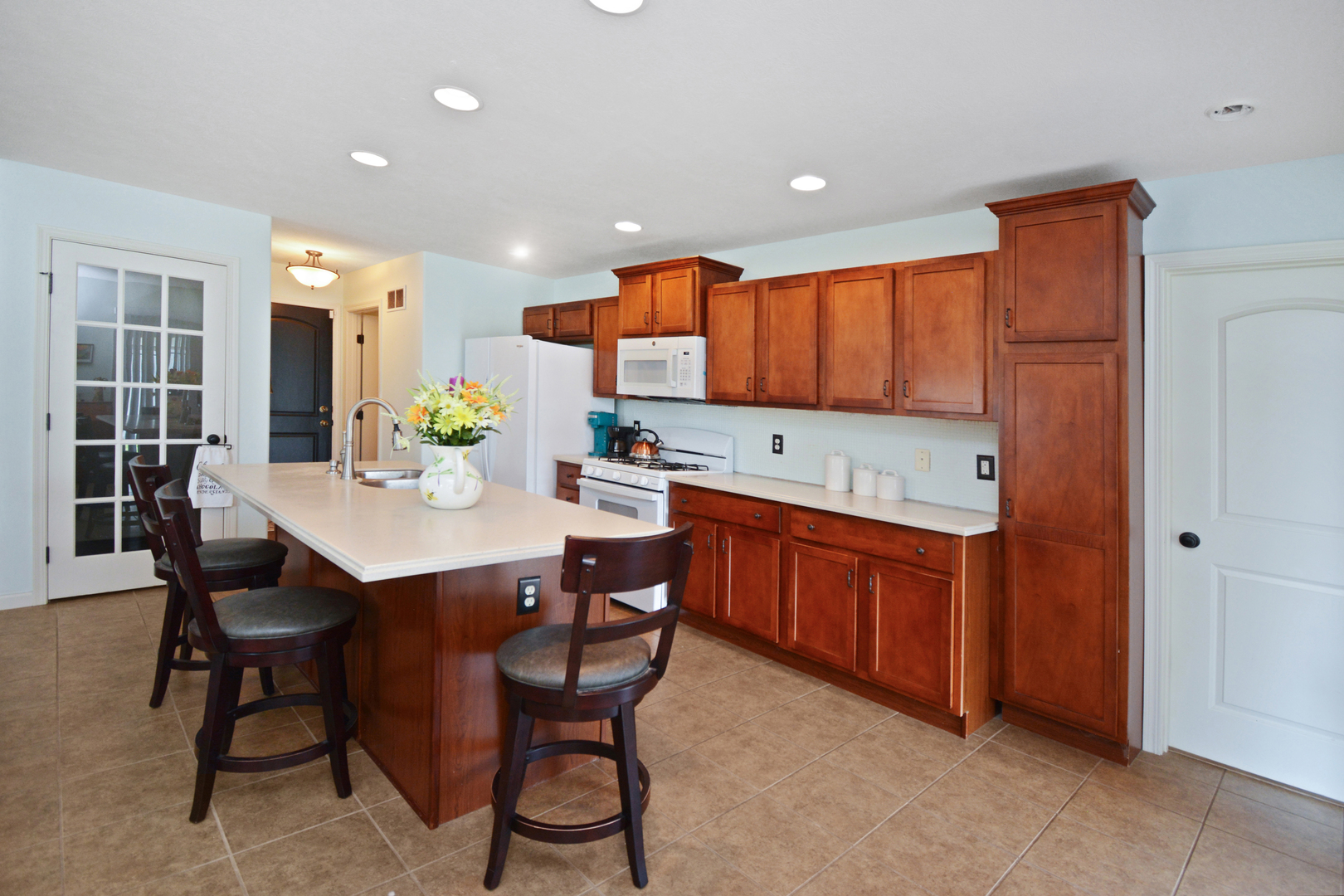 Bloomington, Illinois 61704, United States, 3 Bedrooms Bedrooms, ,3 BathroomsBathrooms,Residential,Contingent,186219