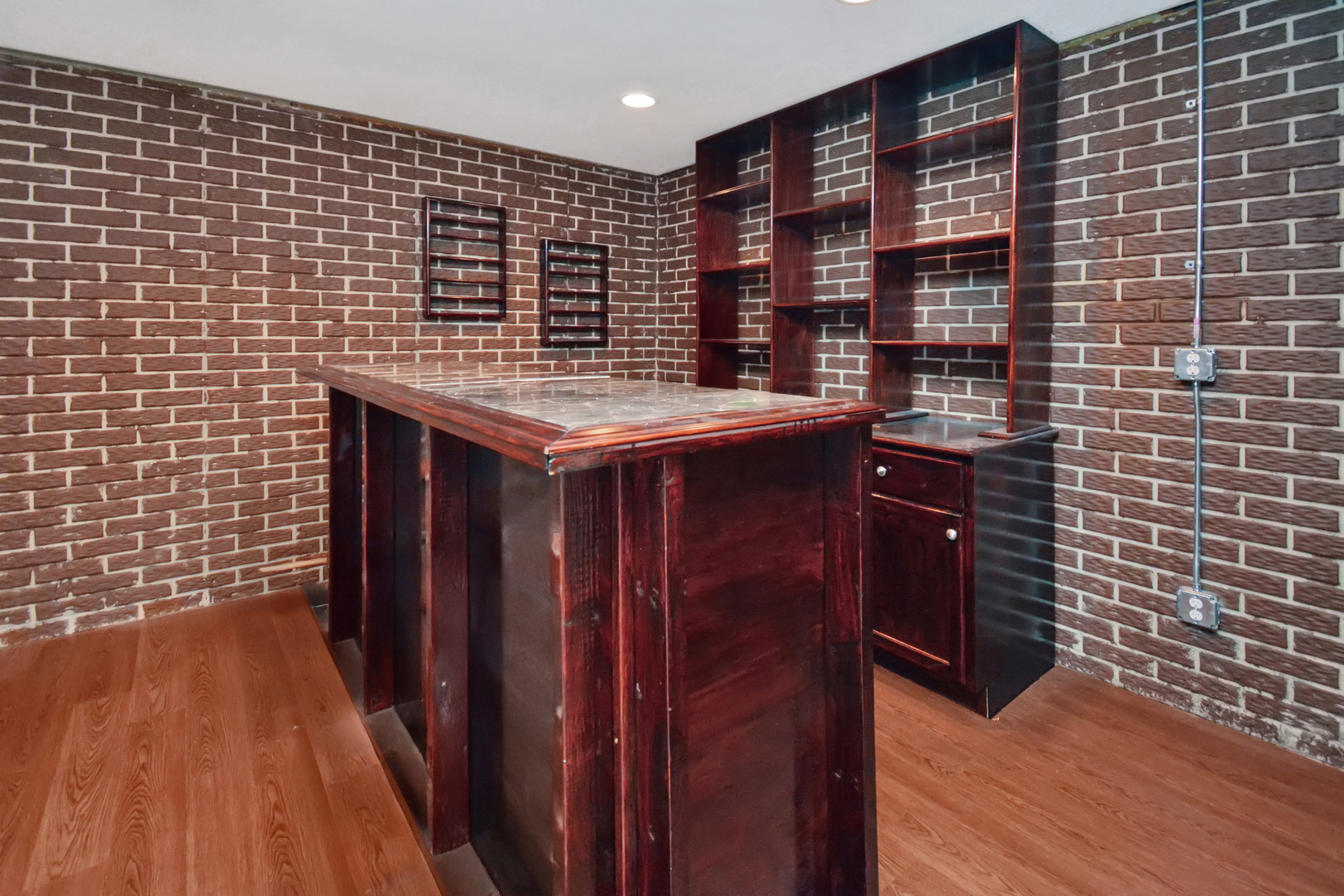 Bloomington, Illinois 61704, United States, 3 Bedrooms Bedrooms, ,3 BathroomsBathrooms,Residential,Contingent,186219