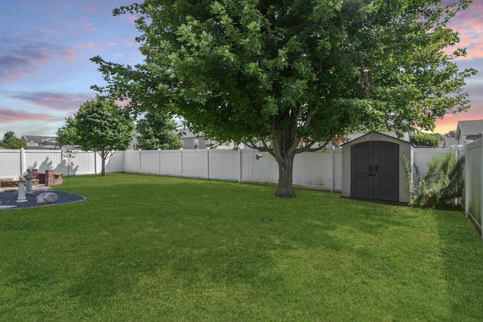 Bloomington, Illinois 61704, United States, 3 Bedrooms Bedrooms, ,3 BathroomsBathrooms,Residential,Contingent,186219