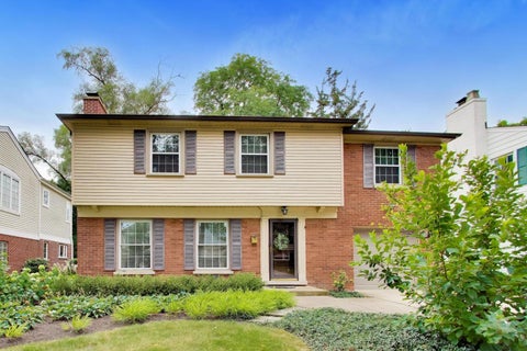 Photo of 412 S Banbury Road, Arlington Heights, IL 60005 (MLS # 12742713)