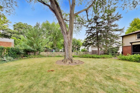 Tiny photo for 412 S Banbury Road, Arlington Heights, IL 60005 (MLS # 12742713)