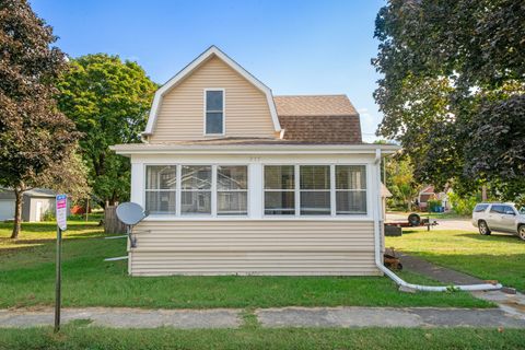 215 East Street Earlville IL 60518