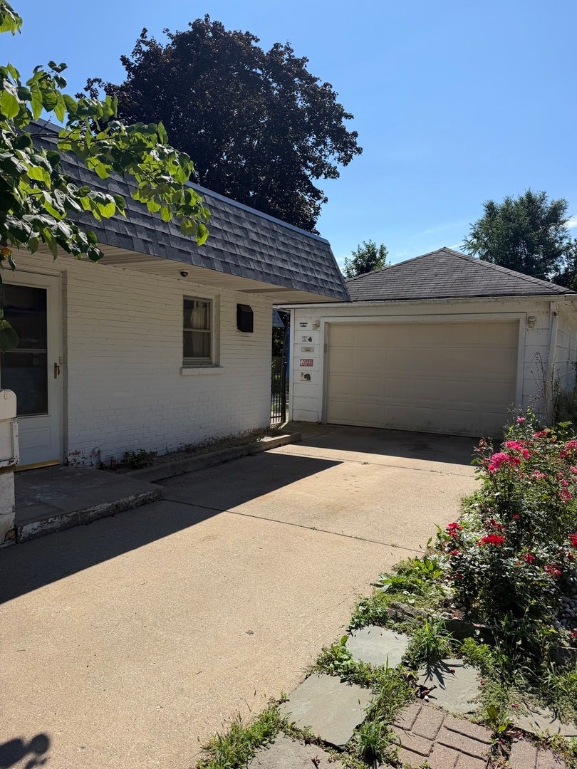 99 Mariposa Avenue