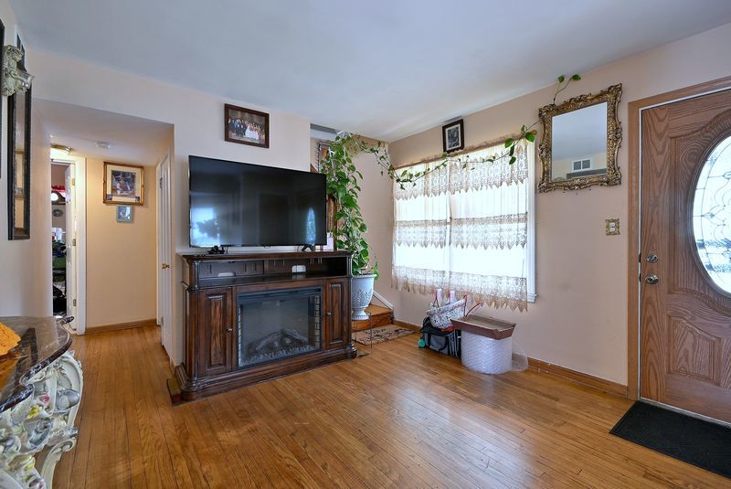 236 E Armitage Avenue