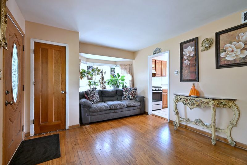 236 E Armitage Avenue