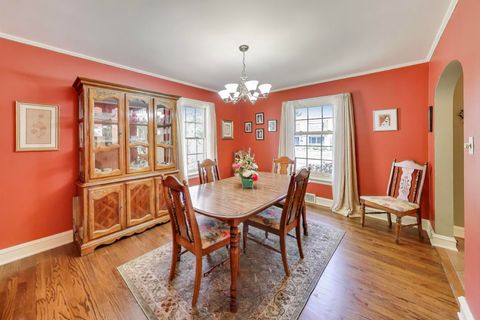 Tiny photo for 586 S Saylor Avenue, Elmhurst, IL 60126 (MLS # 12439537)