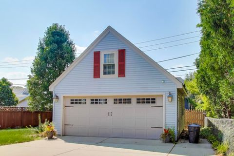 Tiny photo for 586 S Saylor Avenue, Elmhurst, IL 60126 (MLS # 12439537)