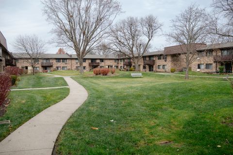 Tiny photo for 2612 N Windsor Drive #201, Arlington Heights, IL 60004 (MLS # 12524471)