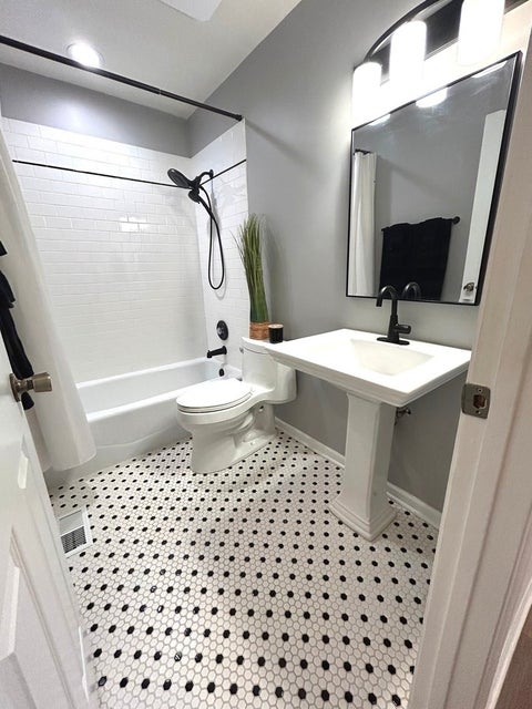 Tiny photo for 7236 Cottonwood Court #A, Willowbrook, IL 60527 (MLS # 12771431)