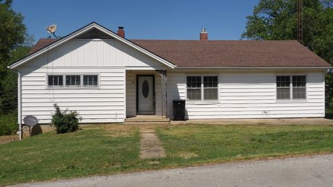 Photo of 606 Bohn Street, Rosiclare, IL 62982 (MLS # 12625515)