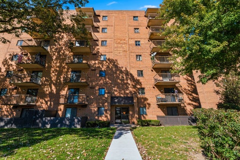 Photo of 5970 Lake Bluff Drive #402, Tinley Park, IL 60477 (MLS # 12770650)