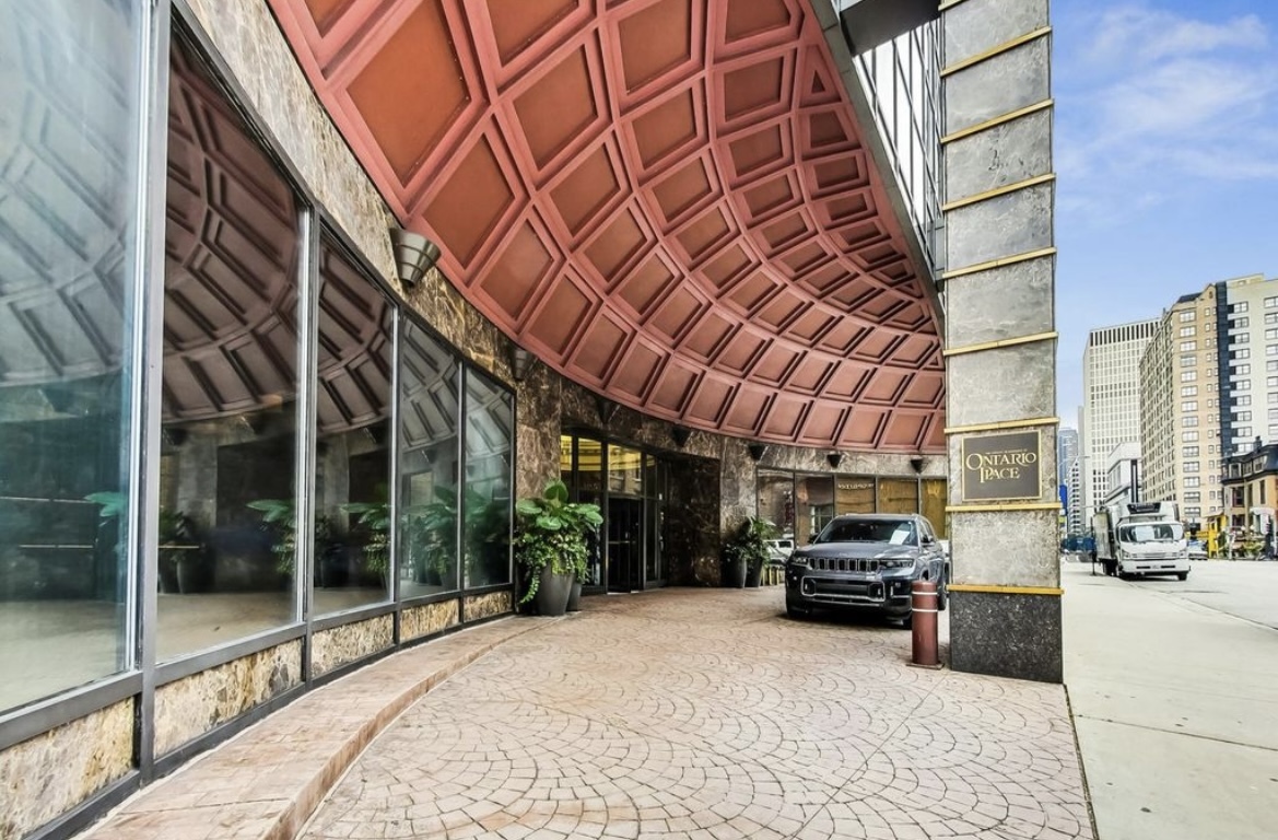 10 E Ontario Street 1303
