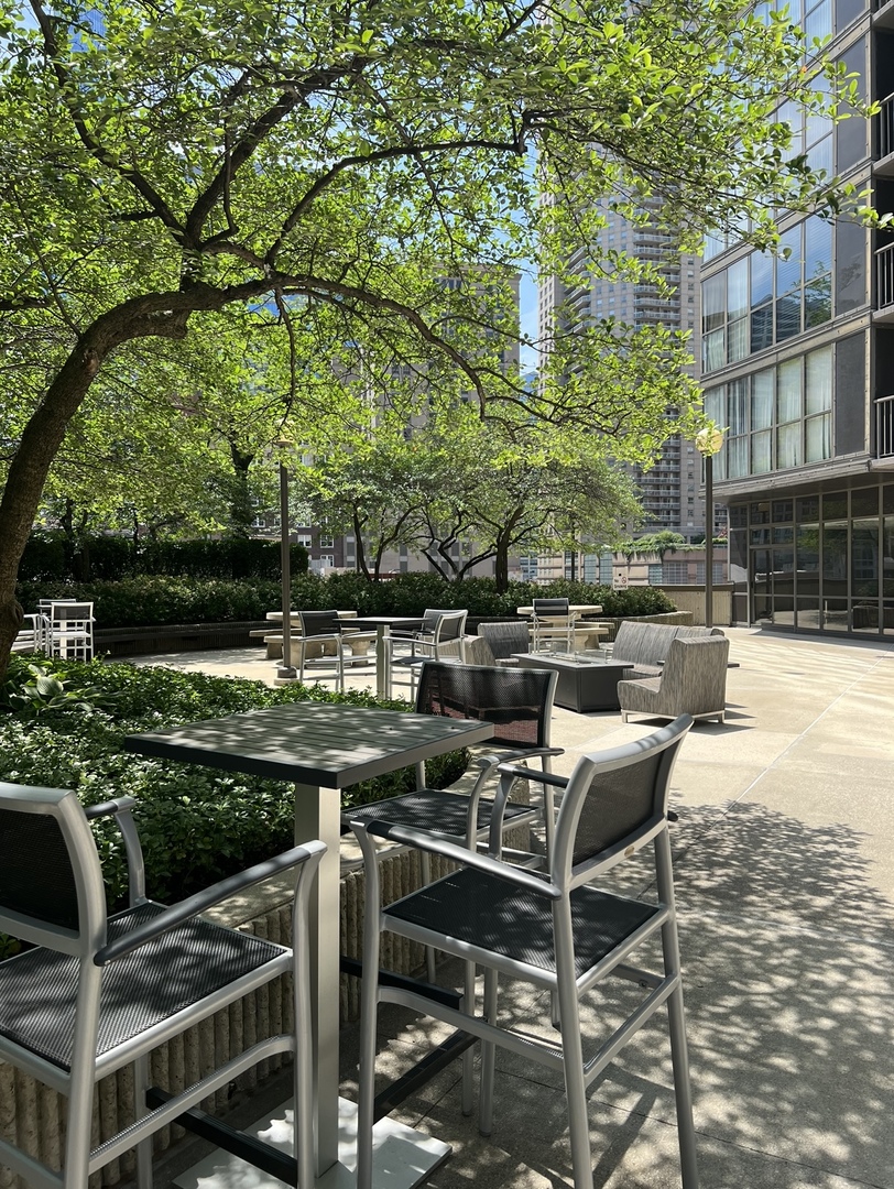 10 E Ontario Street 1303